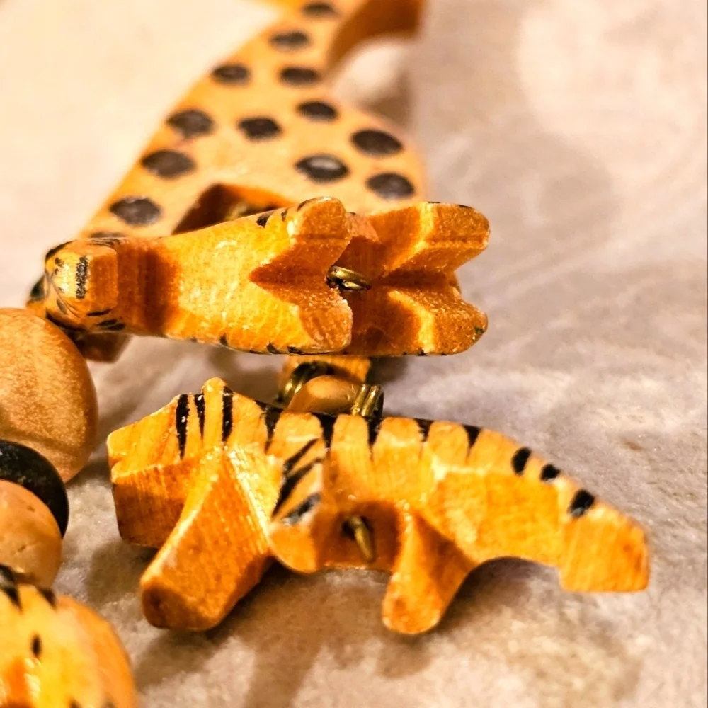 Vtg Handmade Carved Wood African Animal Brooch Pin P1P17 - Picture 8 of 9